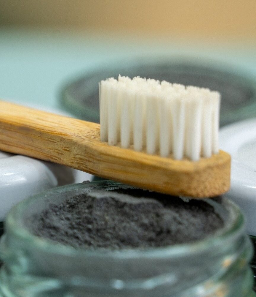 Dentifrice en poudre au charbon actif