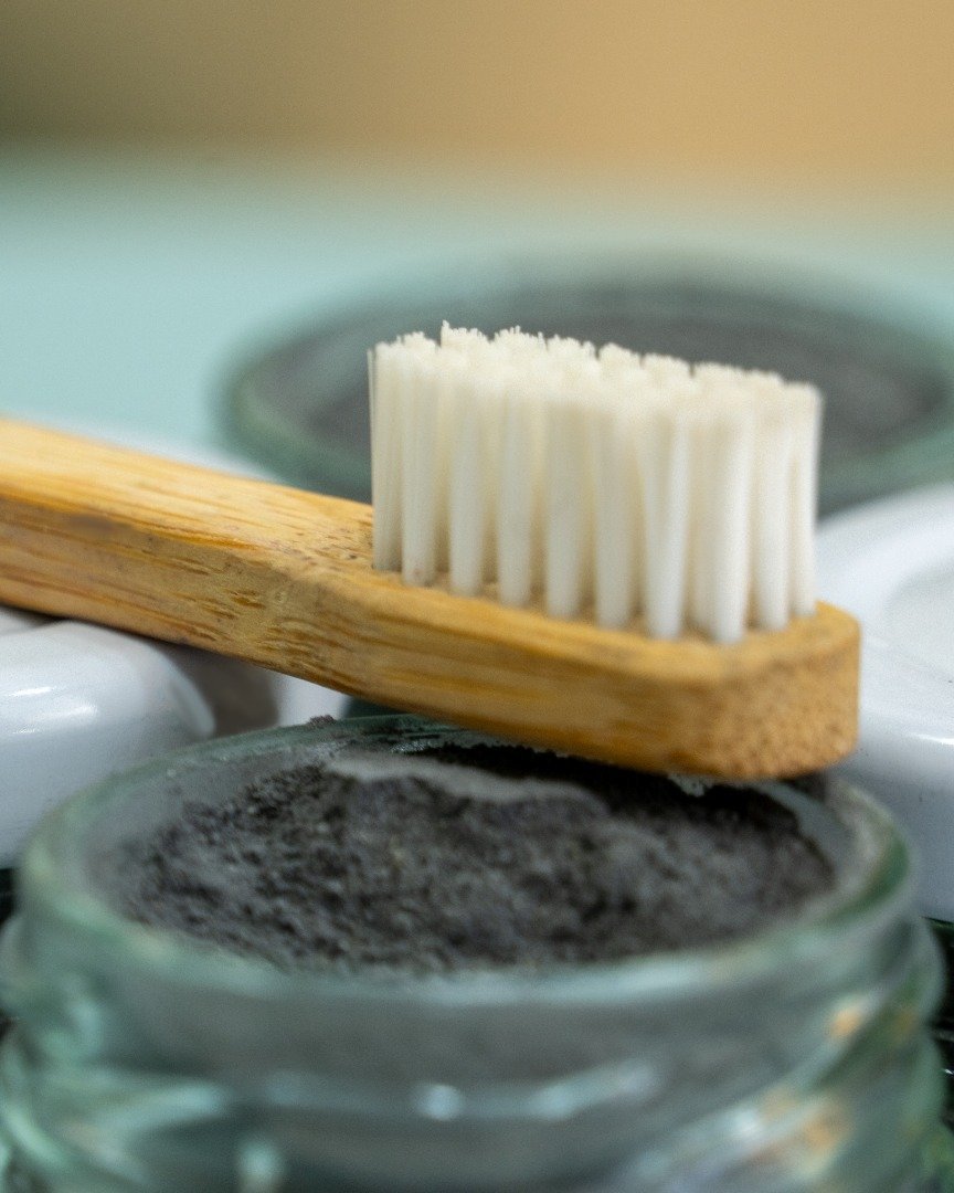 Dentifrice en poudre au charbon actif