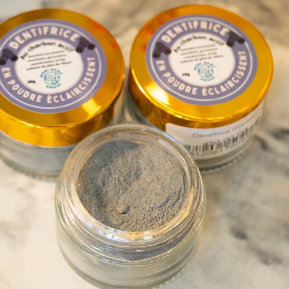 Dentifrice en poudre au charbon actif