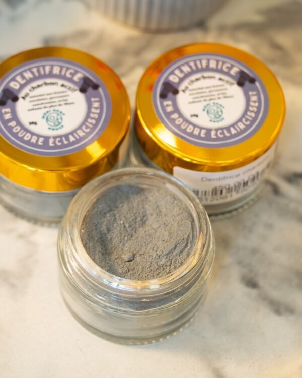 Dentifrice en poudre au charbon actif
